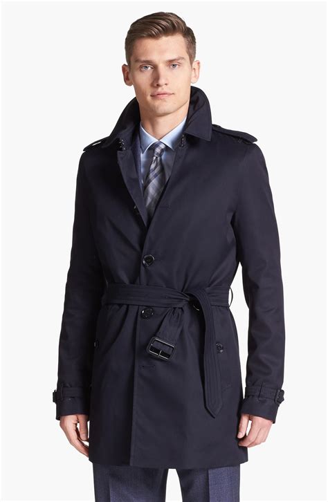 burberry trench single breasted.